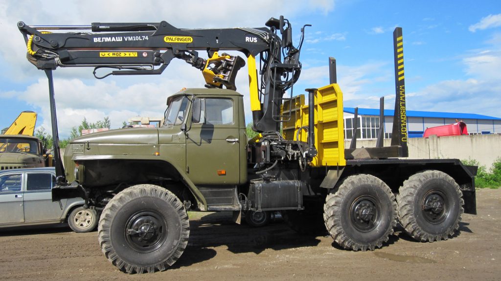 Лесовоз Урал-4320 с манипулятором PALFINGER VM10L74